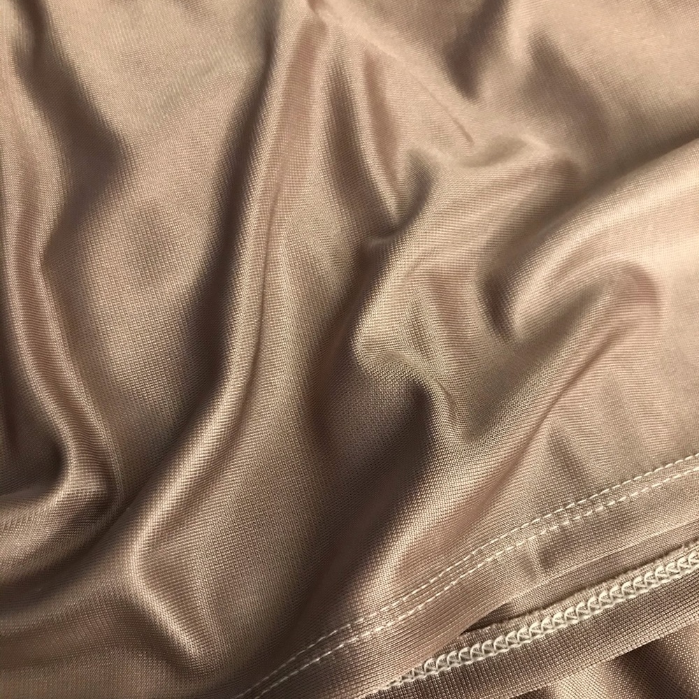 𝑀𝐼𝐷𝑁𝐼𝐺𝐻𝑇 ᑕOᑕO ♡︎ 𝐿𝑂𝑈𝑁𝐺𝐸𝑅𝐼𝐸 𝑆𝐸𝑇 - Picture 5 of 16